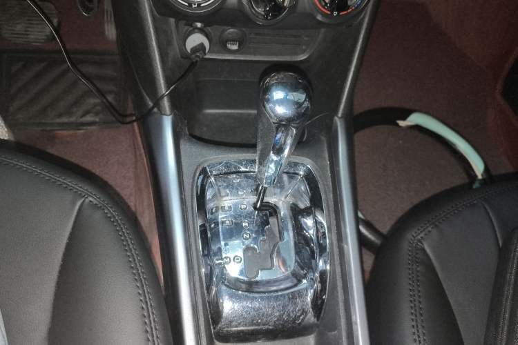 Used Peugeot 2008 2014 1.6L Automatic Trend Edition Gear Lever