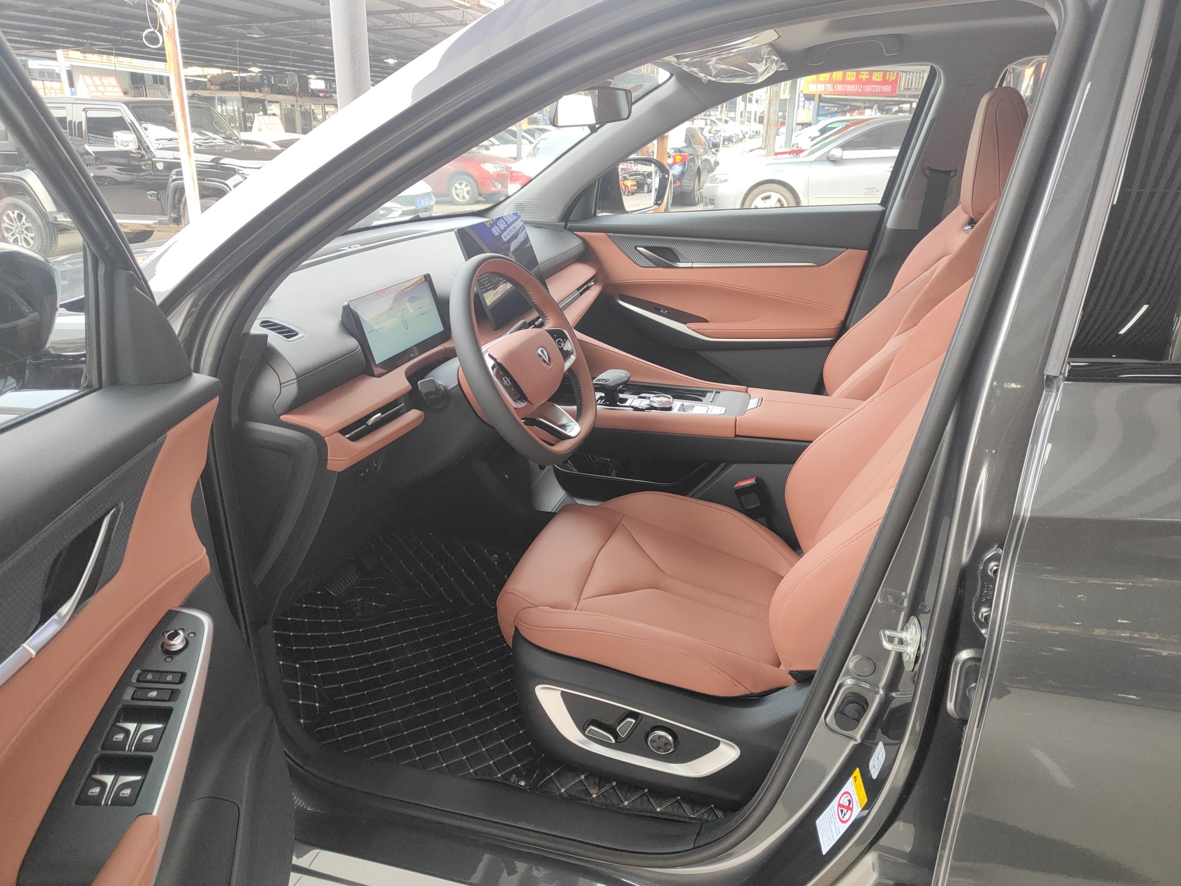 المقاعد الأمامية داخل السيارة