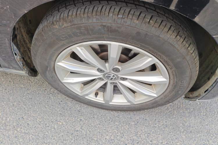 Used Volkswagen Magotan 2017 280TSI DSG Leading Edition Right Front Wheel Hub