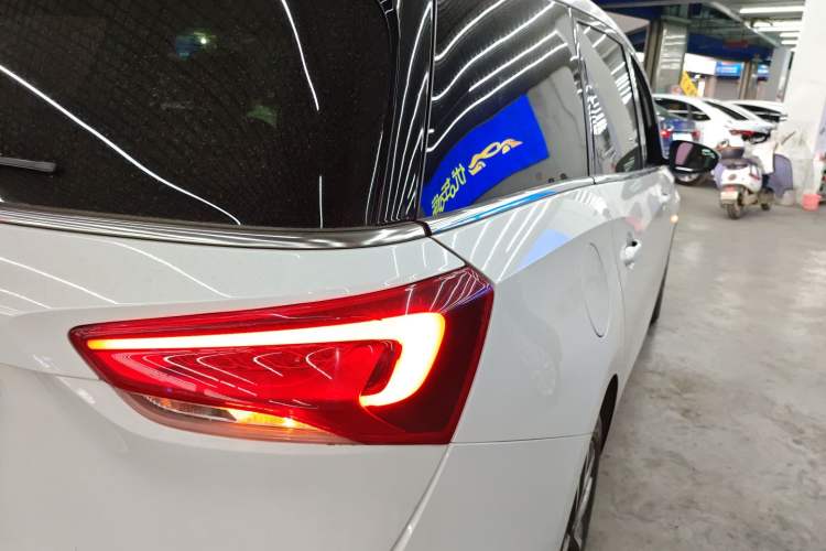 Used Buick GL6 2021 323T Mild Hybrid Connect Luxury Model Right Rear Taillight