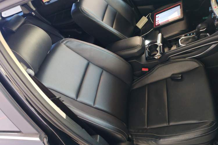 Used JMC Yusheng S350 2016 2.0T Automatic All-Wheel Drive Gasoline Luxury Version with Sunroof 5 Seats
