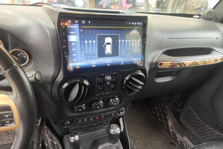 Used Jeep Wrangler 2013 3.6L Sahara Four-Door Edition Audio And AC Panel