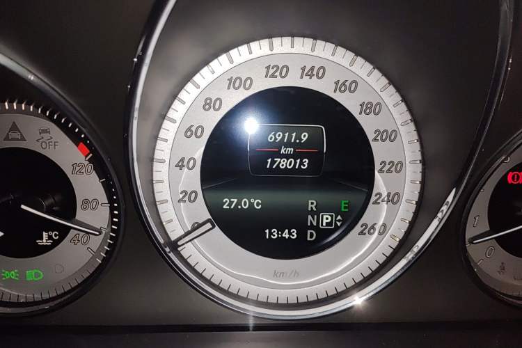 Used Mercedes-Benz GLK-Class 2013 GLK 300 4MATIC Dynamic Sunroof Model