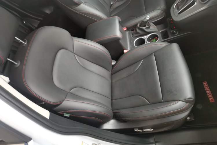 Used Haval H6 2015 Sport Edition 1.5T Automatic Two-Wheel Drive Luxury Model Right Front Seat