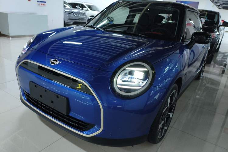 Used MINI Electric COOPER 2024 452km COOPER SE Artist