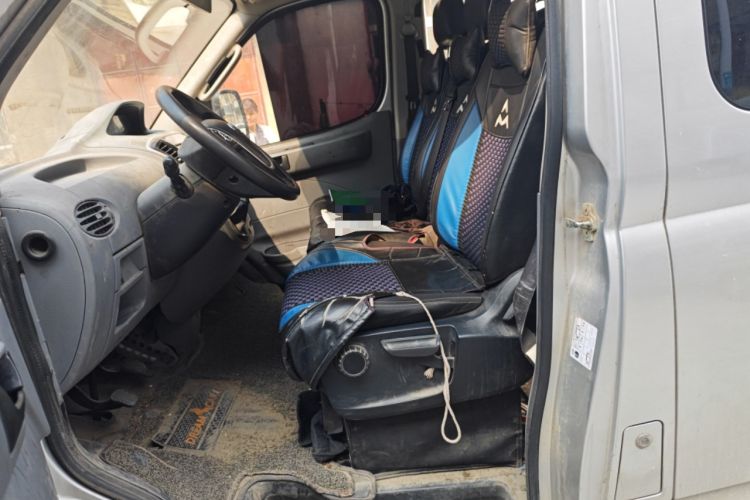 Used SAIC MAXUS Xintu V80 2021 2.0T Manual Classic Aoyuntong Short Wheelbase Mid-Roof 5/6-Seater