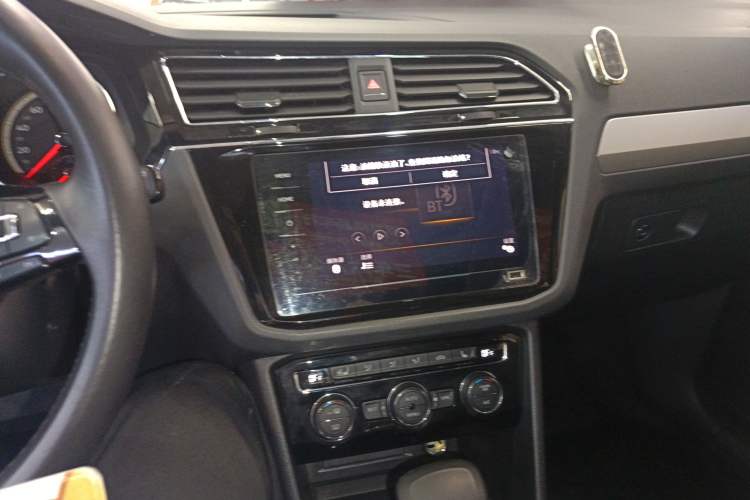 Used Volkswagen Tiguan L 2020 330TSI Automatic Two-Wheel Drive Smart Luxury Edition China VI Standard