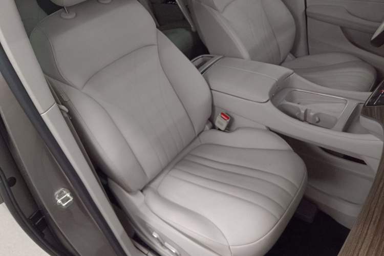 Used Roewe iMAX8 New Energy 2025 1.5T DMH Lu Zun Deluxe Edition Right Front Seat