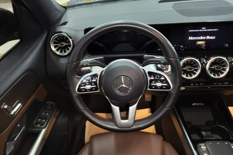 Used Mercedes-Benz GLB 2021 GLB 200 Dynamic Edition Steering Wheel