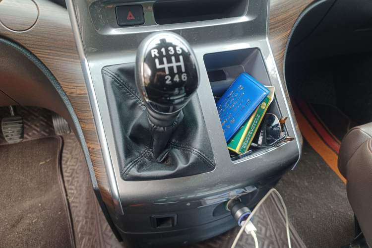 Used FORTHING Lingzhi PLUS 2021 2.0L Manual Standard Version CNG 7 Seats
