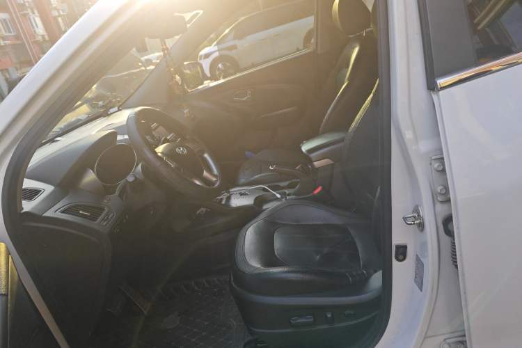 Used Hyundai ix35 2013 2.0L Automatic Two-Wheel Drive Leading GLX China V Emission Standard
