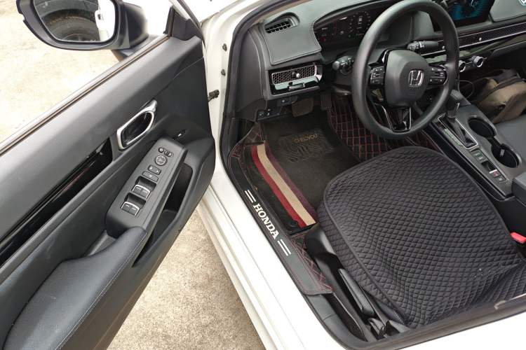 Used Honda Civic 2023 240TURBO CVT Dynamic · Center Stage Special Edition Driver Seat