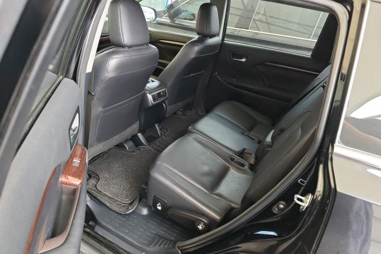 Used Toyota Highlander 2015 2.0T Four-Wheel Drive Luxury Edition 7-Seater Left Rear Seat