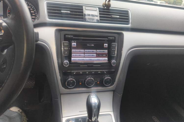 Used Volkswagen Passat 2013 1.8TSI DSG Prestige Edition Audio And AC Panel