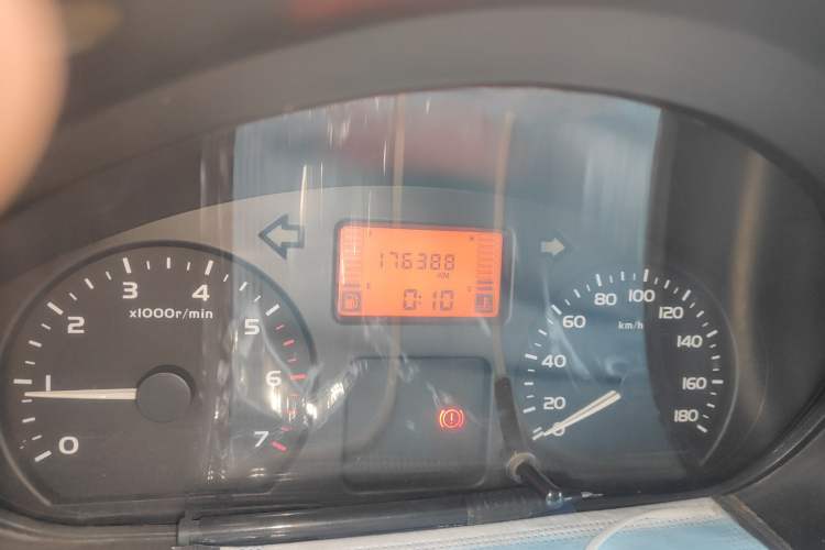 Used Wuling Rongguang 2011 1.2L Base Version Odometer Close Up