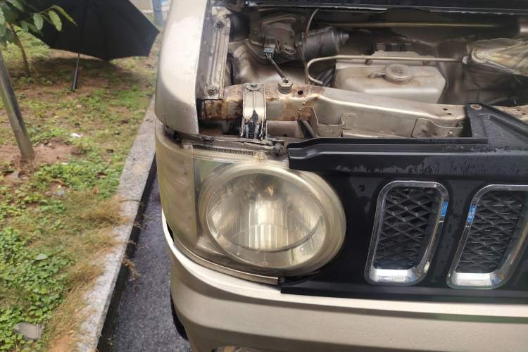 Used Dongfeng Xiaokang V29 2012 1.2L Standard Version Right Front Headlight