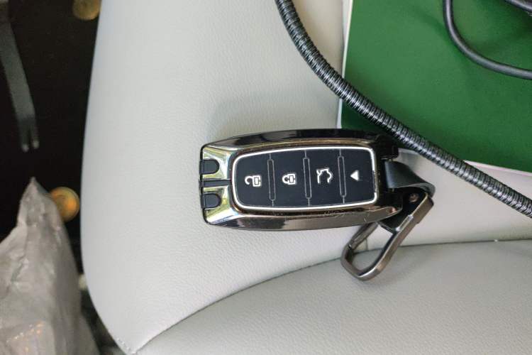 Used Buick GL8 2023 Land Executive Class Smart Enjoyment Model
