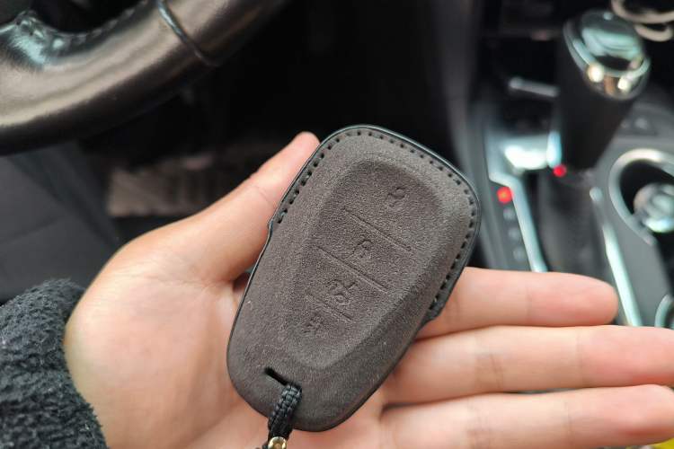 Used Chevrolet Equinox 2018 RS 550T Automatic All-Wheel-Drive Boundary Edition Vehicle Key