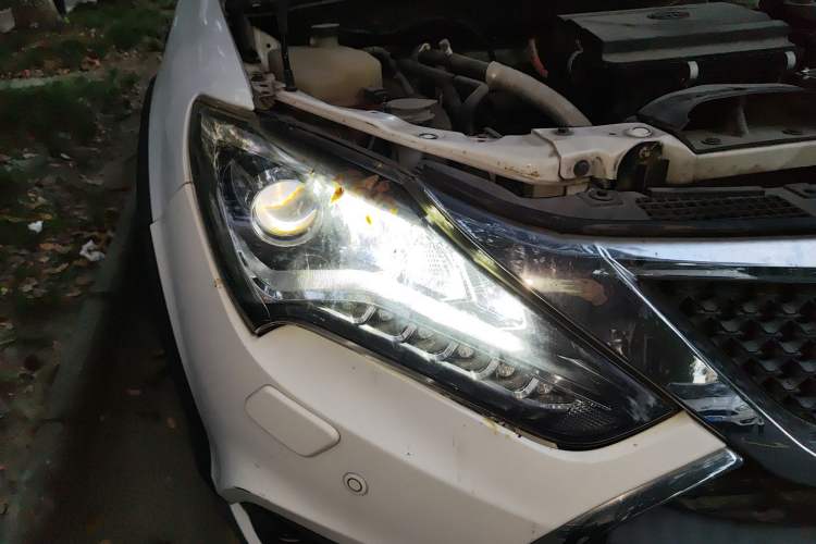 Used BYD Tang New Energy 2015 2.0T Four-Wheel-Drive Flagship Model Right Front Headlight