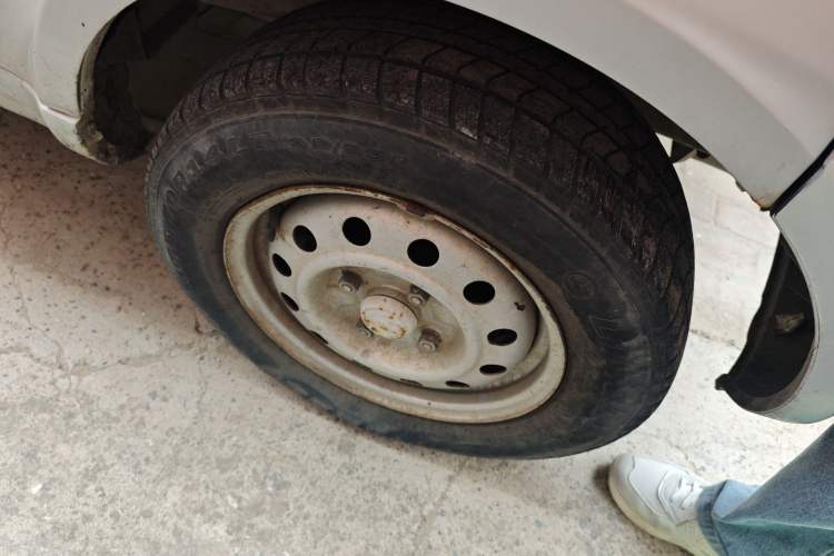 Used Wuling Rongguang 2011 1.2L Base Version Right Front Wheel Hub