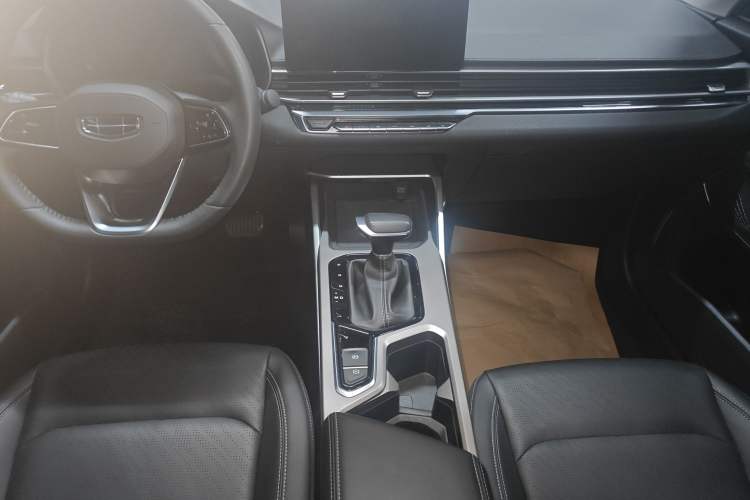 Used Geely Auto Emgrand 2022 4th Generation 1.5L CVT Luxury Model Audio And AC Panel