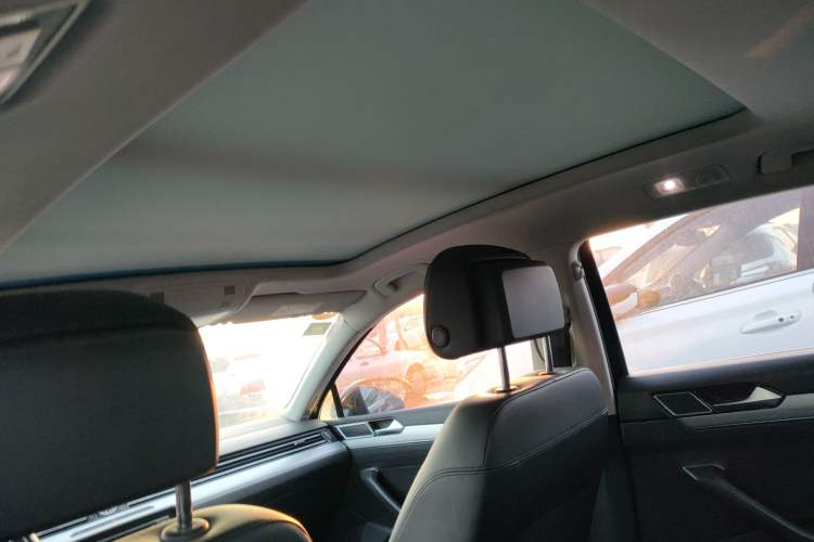 Used Volkswagen Magotan 2018 330TSI DSG Advanced Model Headliner