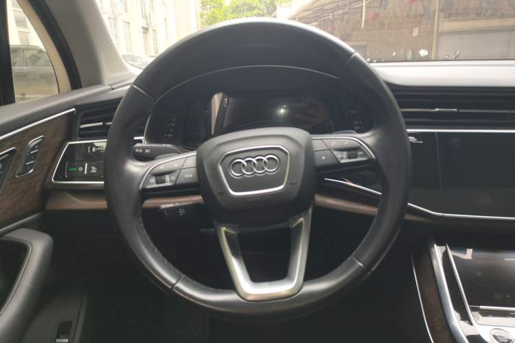 Used Audi Q7 2021 55 TFSI quattro S line Sport model
