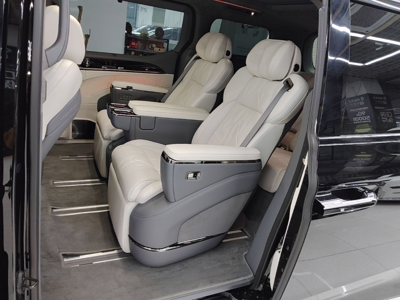 Zeekr 009 2024 Six-Seat Executive Version 4WD 108 kWh — снимка 20