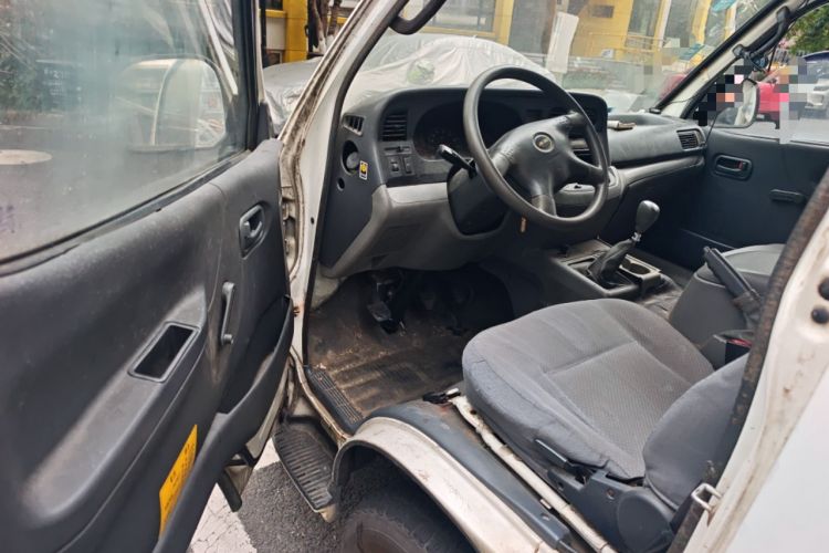 Used Jinbei Hiace 2011 2.0L 5th Generation Kuaiyunwang Luxury Version 4G20B