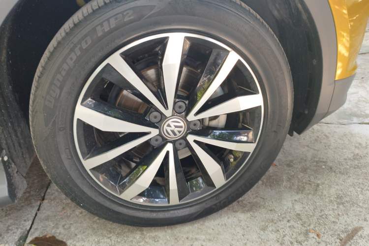 Used Volkswagen T-ROC 2018 280TSI DSG Two-Wheel-Drive Comfort Version China V Standard Right Front Wheel Hub