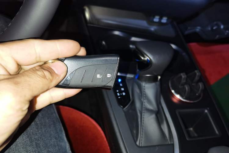 Used Lexus UX 2022 260h Explore-Cool Edition Vehicle Key