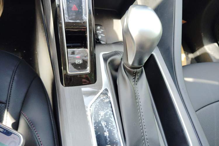 Used Roewe i5 2026 Model 1.5L CVT Luxury Version Gear Lever