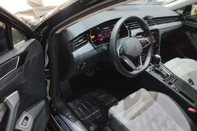 Used Volkswagen Magotan 2023 2 Million Units Limited Edition 330TSI DSG Leading Version