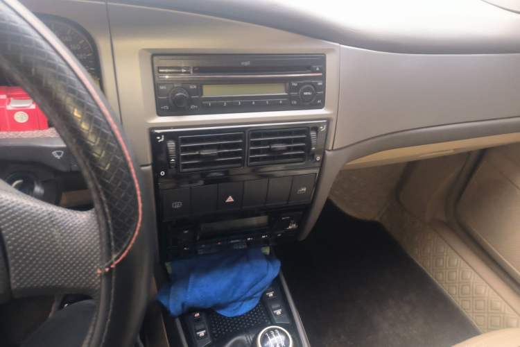 Used Volkswagen Santana Vista 2008 1.8L Manual Comfort Edition Audio And AC Panel