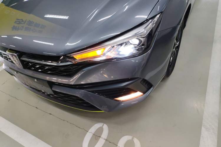 Used Roewe i5 2021 1.5L CVT Black Gold Edition
