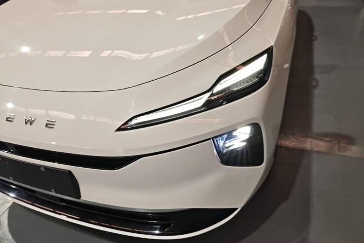 Used Roewe D6 2025 450km Deluxe Edition
