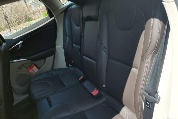 Used Volvo V40 2013 2.0T Zhiya Edition Left Rear Seat