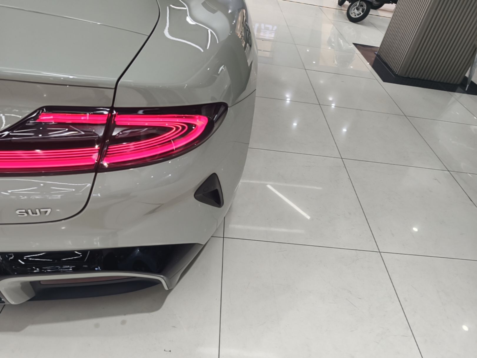 Xiaomi Auto SU7 2024 Rear-Drive Ultra-Long Range Advanced Pro-Level Intelligent Driving Version — снимка 9