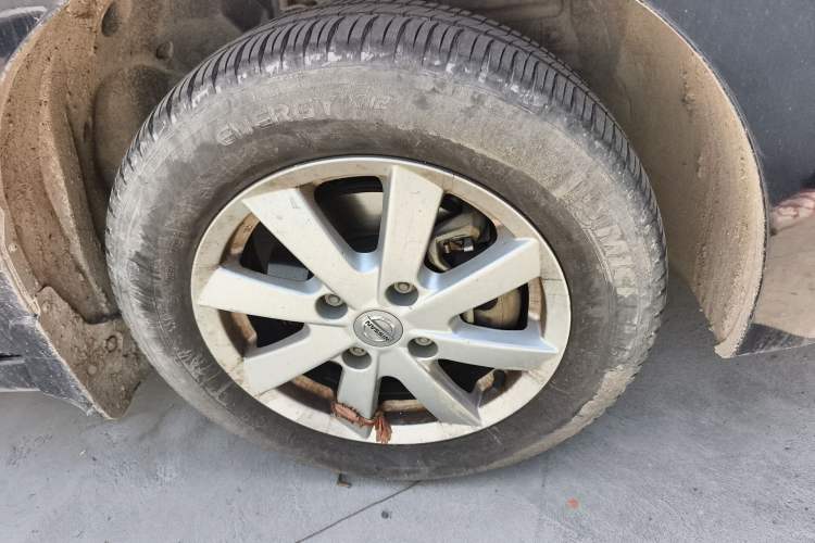 Used Nissan Sylphy 2012 Classic 1.6XE Manual Comfort Edition Right Front Wheel Hub