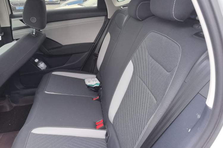 Used Volkswagen Tharu 2023 300TSI Two-Wheel-Drive Crescent Edition
