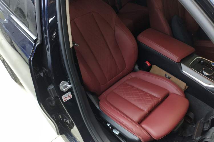 Used BMW i3 2023 eDrive 40 L Midnight Edition
