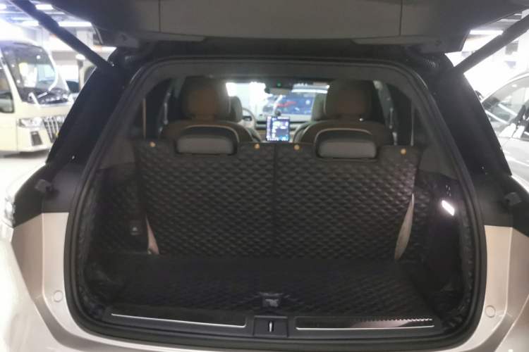 Used Nio ES8 2023 75 kWh Trunk