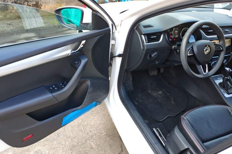 Used Skoda Octavia 2019 1.5L Automatic SmartDrive Comfort Edition China VI Standard Driver Seat