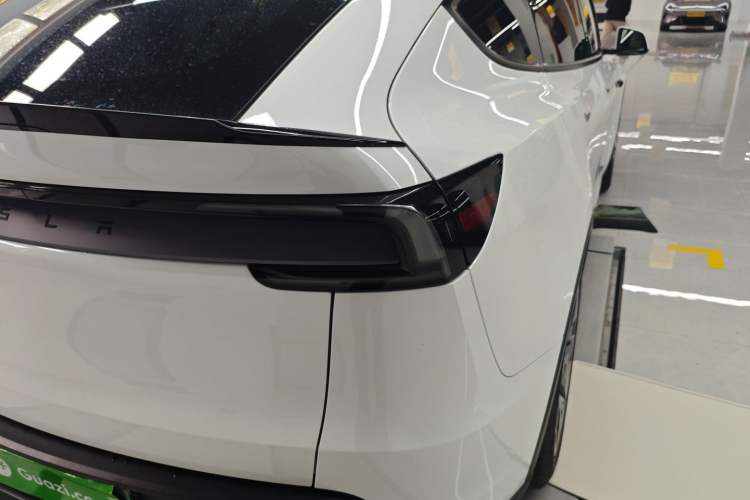 Used Tesla Model Y L 2025 Model Long-Range All-Wheel-Drive Version
