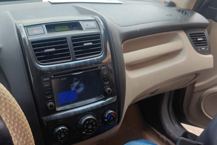 Used Kia Sportage 2012 2.0L Manual Two-Wheel Drive GL Trim Audio And AC Panel