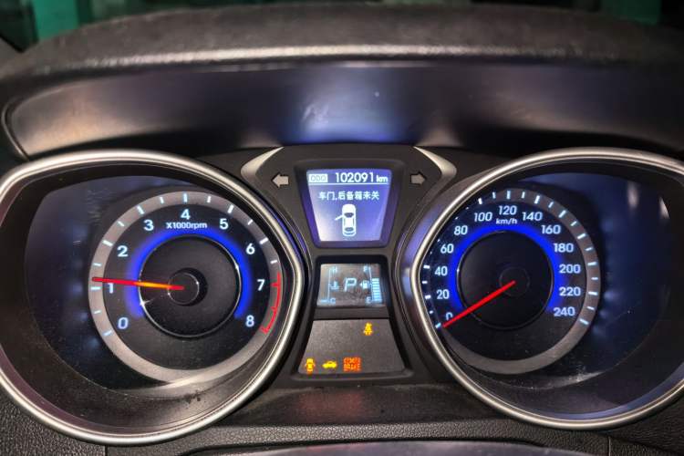 Used Hyundai Elantra (5th Generation / Langdong) 2016 1.6L Automatic Prestige Model Odometer Close Up