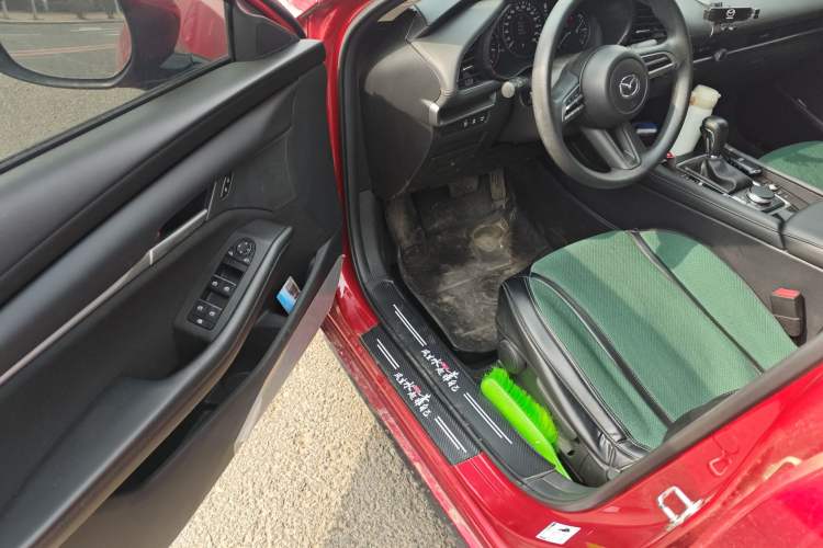 Used Mazda 3 Axela 2021 1.5L Automatic ZhiMei Edition Interior 3