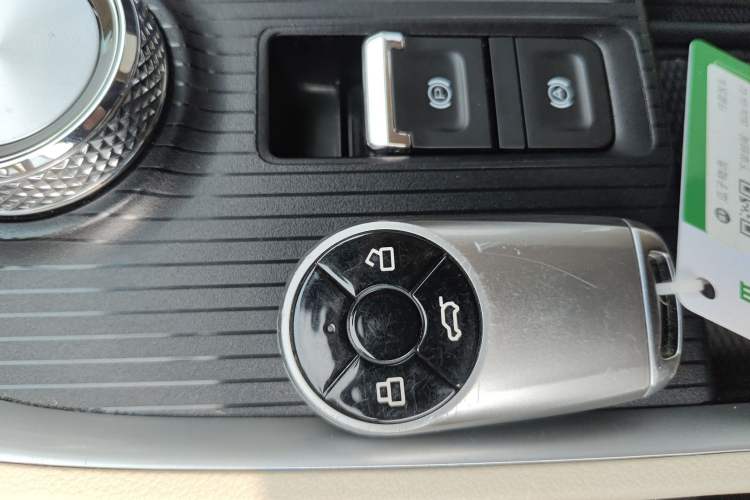 Used ORA Good Cat 2022 400km Standard Range Luxury Version Lithium Iron Phosphate Vehicle Key