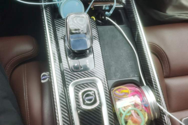 Used Volvo XC60 New Energy 2022 T8 Plug-in Hybrid Long-Range All-Wheel Drive Luxury Edition
