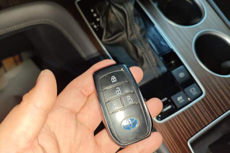 Used Toyota Sienna 2023 2.5L Hybrid Comfort Edition